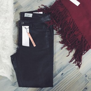 Heute habe ich ein Paket von newlookfashion bekommen Darin warenhellip