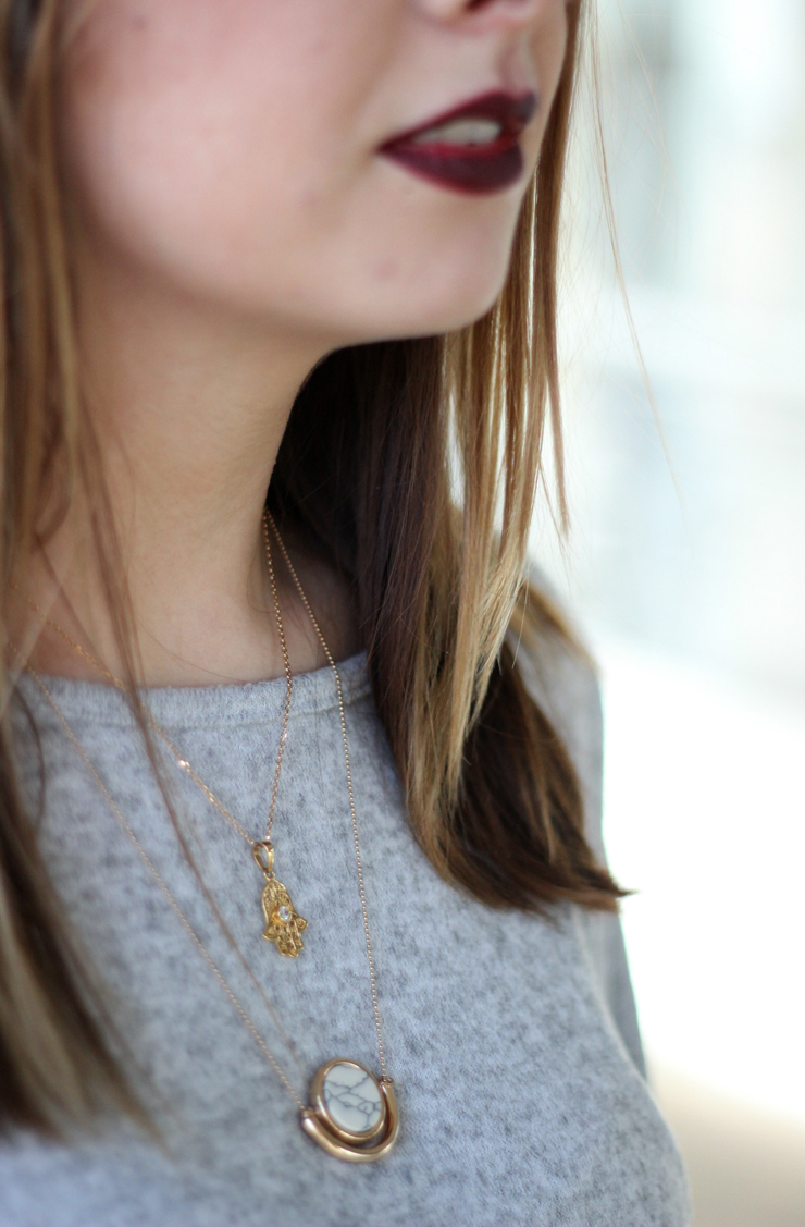 outfit-graues-oversize-shirt-mit-lederhose(6)